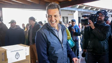 Massa repudió al golpe y pidió aplicar la cláusula democrática