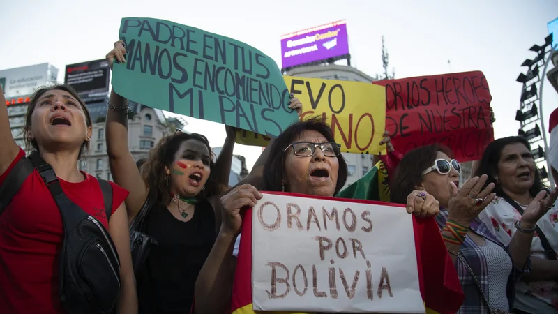 Organizaciones sociales marchan al centro porteño para repudiar el golpe en Bolivia 