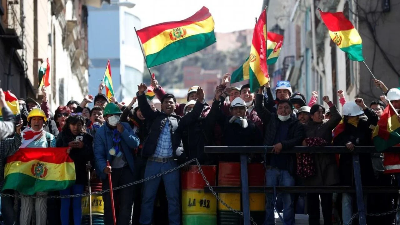 Impactantes imágenes de las movilizaciones en apoyo a Evo Morales en Bolivia