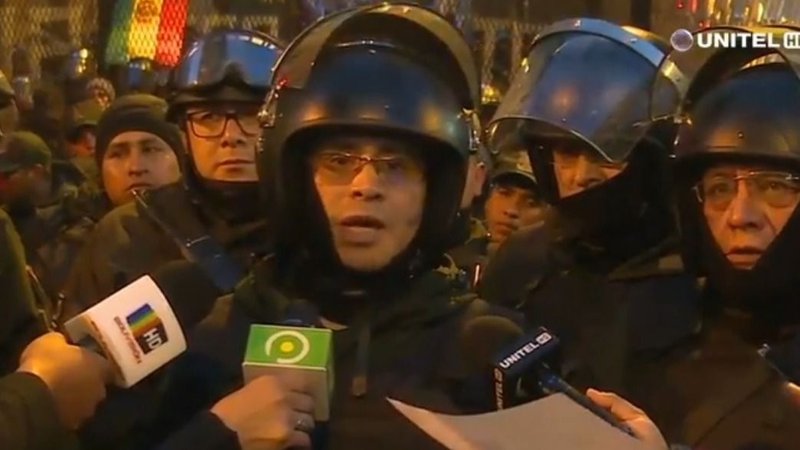 La Policía de Bolivia pide que los militares salgan a la calle