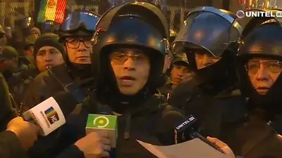 La Policía de Bolivia pide que los militares salgan a la calle La Policía de Bolivia pide que los militares salgan a la calle