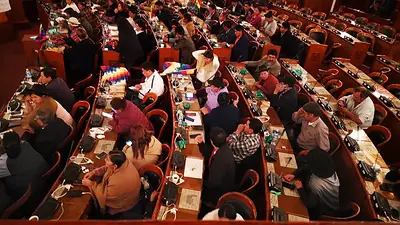 Bolivia: los diputados del MAS lograron quórum, desafiaron al golpe y nombraron nuevo presidente de la Cámara Bolivia: los diputados del MAS lograron quórum, desafiaron al golpe y nombraron nuevo presidente de la Cámara