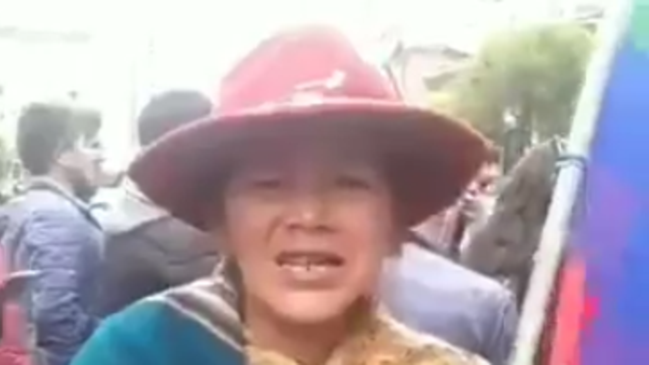 El desgarrador pedido de una mujer contra el golpe en Bolivia