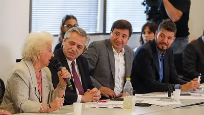 Daniel Arroyo anticipó cómo va a trabajar el gobierno de Alberto Fernández para combatir el hambre: "se van a entregar 2 millones de tarjetas alimentarias" Daniel Arroyo anticipó cómo va a trabajar el gobierno de Alberto Fernández para combatir el hambre: "se van a entregar 2 millones de tarjetas alimentarias"