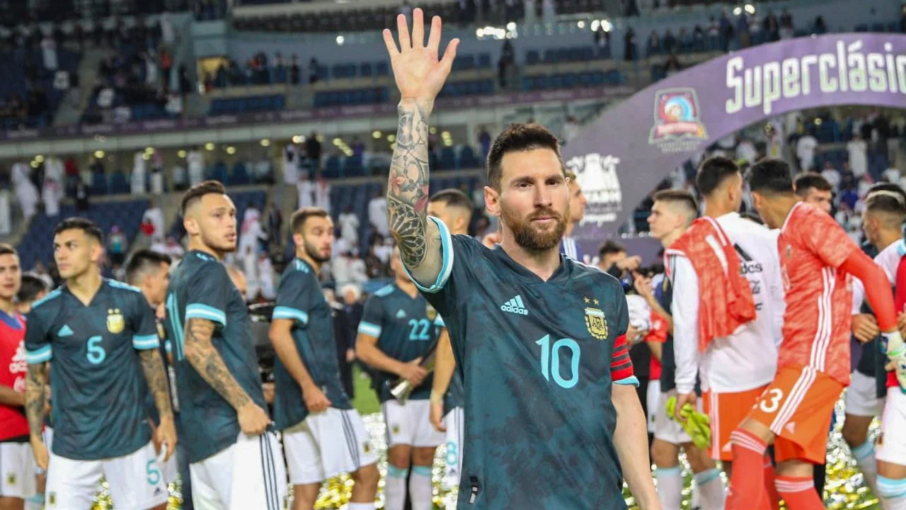 Luego de sus gestos hacia Tite, en Brasil tratan a Messi de maleducado