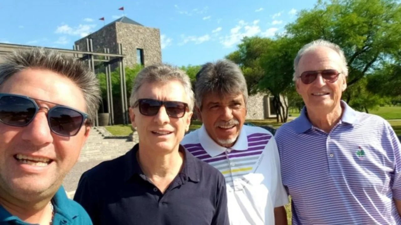 En medio de la crisis regional, Mauricio Macri jugó al golf