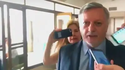 Aranguren se chocó a un camarógrafo de TN al escapar de Ninci Aranguren se chocó a un camarógrafo de TN al escapar de Ninci