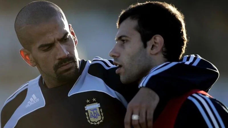 Verón viajó a China para cerrar el fichaje de Javier Mascherano a Estudiantes