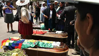 Golpe en Bolivia: confirman que nueve personas fueron asesinadas con "proyectiles de armas largas" Golpe en Bolivia: confirman que nueve personas fueron asesinadas con "proyectiles de armas largas"