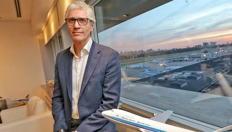 Después de colaborar en el vaciamiento, renunció el presidente de Aerolíneas Argentinas