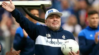 Maradona festejó el acuerdo por la deuda con un mensaje para Fernández y Guzmán Maradona festejó el acuerdo por la deuda con un mensaje para Fernández y Guzmán