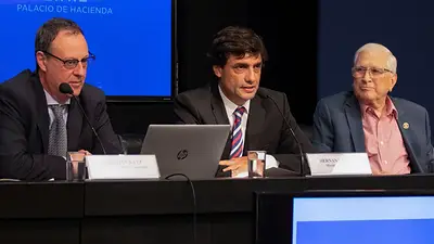 Hernán Lacunza pronosticó que la economía volverá a crecer con Alberto Fernández Hernán Lacunza pronosticó que la economía volverá a crecer con Alberto Fernández