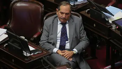 El senador Alperovich fue internado en terapia intensiva tras un desmayo El senador Alperovich fue internado en terapia intensiva tras un desmayo