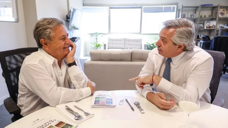 Alberto Fernández se reunió con Eduardo Duhalde y lo definió como un "bombero"