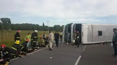 Qué declaró ante la Justicia el chofer del micro que volcó en la Ruta 2 con niños Qué declaró ante la Justicia el chofer del micro que volcó en la Ruta 2 con niños