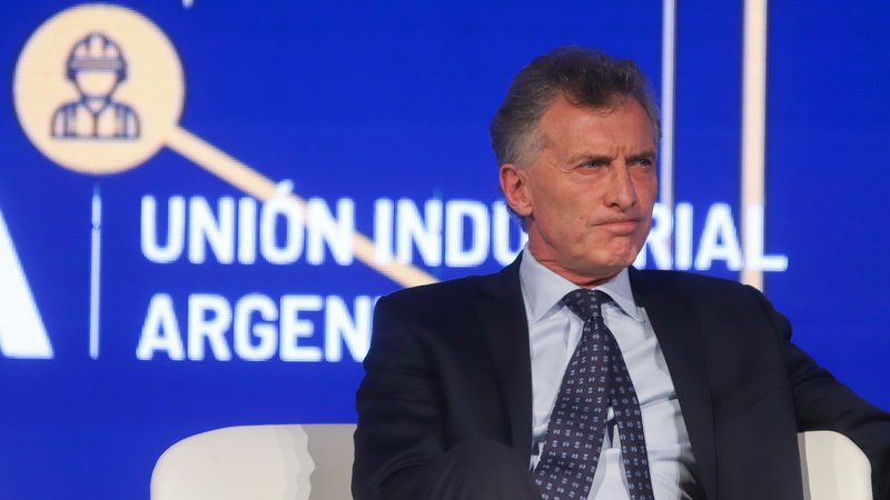 UIA: Casi en soledad, Macri se despidió de los empresarios industriales destruidos por la crisis 
