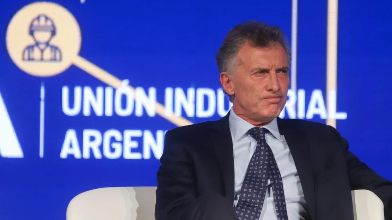 UIA: Casi en soledad, Macri se despidió de los empresarios industriales destruidos por la crisis 