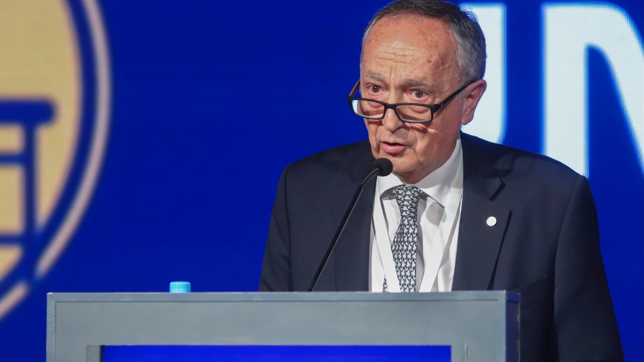 El presidente de la UIA, en presencia de Mauricio Macri, criticó duramente al Gobierno