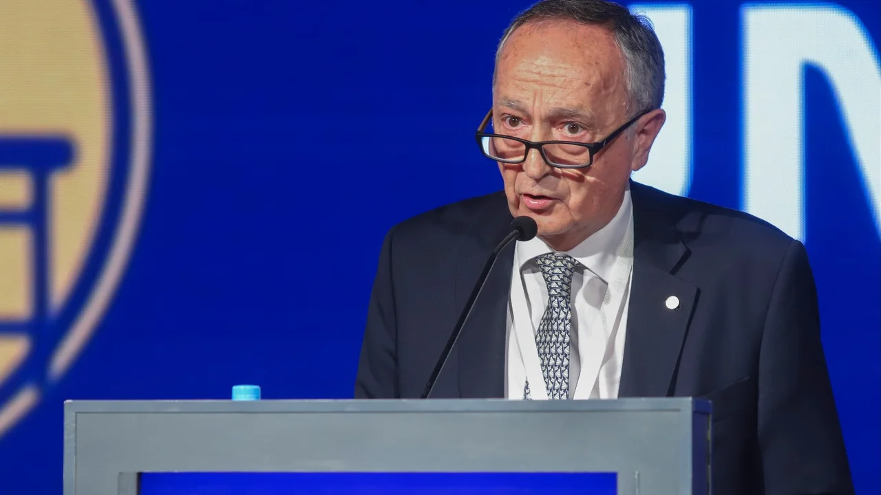 El presidente de la UIA, en presencia de Mauricio Macri, criticó duramente al Gobierno
