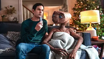 A 37 años del clásico, E.T y Elliot protagonizaron un emotivo reencuentro A 37 años del clásico, E.T y Elliot protagonizaron un emotivo reencuentro