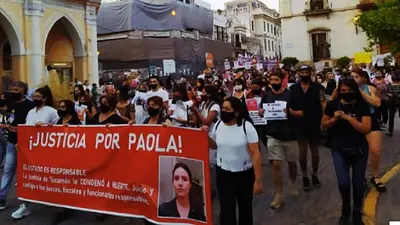 "El Estado tucumano tiene que hacerse cargo": masiva marcha por el femicidio de una profesora "El Estado tucumano tiene que hacerse cargo": masiva marcha por el femicidio de una profesora