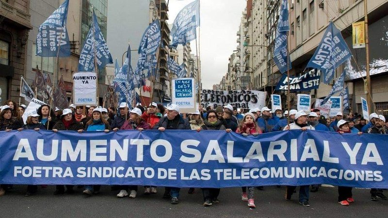 Empleados de telefonía realizan un paro de 24 horas y colapsó el servicio de una empresa del Grupo Clarín