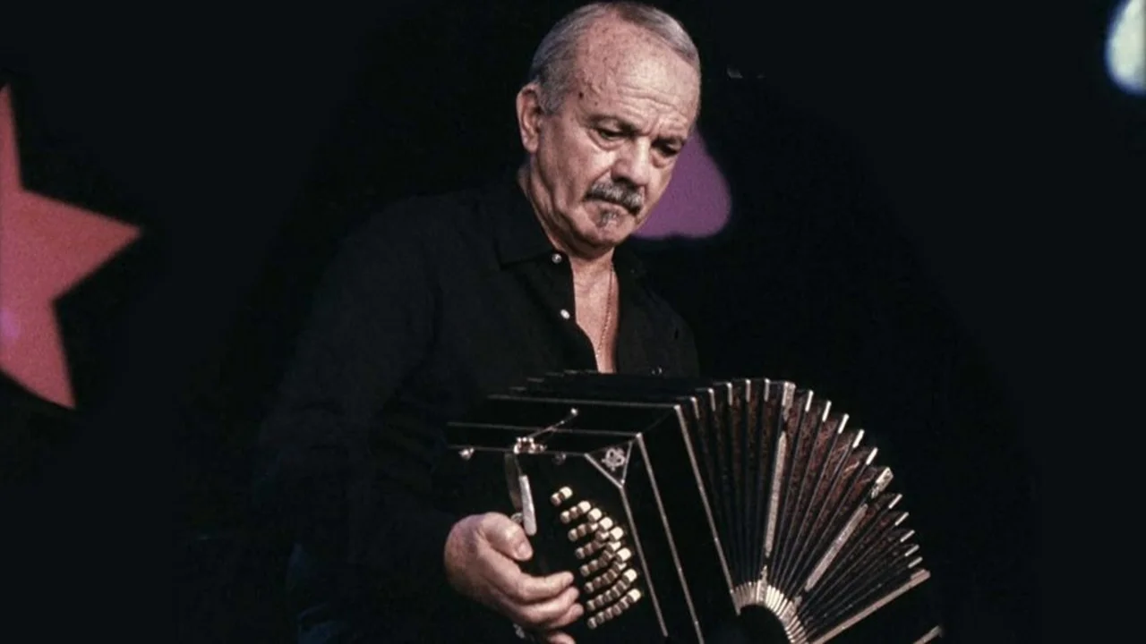 Faltando semanas para su próxima edición, el Festival de Mar del Plata llamará Astor Piazzolla a sus premios