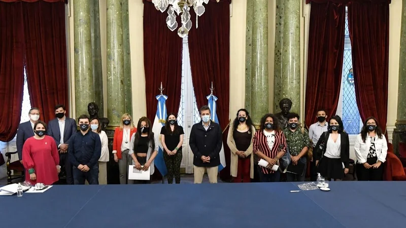 Programa de Empleo Trans: Sergio Massa y Diputados recibieron al primer ingreso