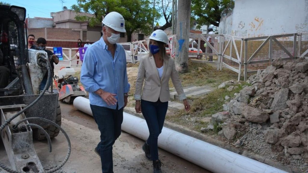 Lanús: Galmarini recorrió obras y realizará la conexión cloacal de la UNLa