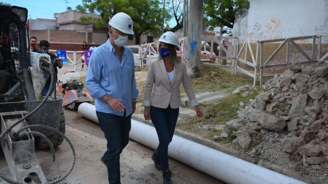 Lanús: Galmarini recorrió obras y realizará la conexión cloacal de la UNLa