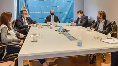 Los bonistas presionan para que Argentina cierre un acuerdo con el FMI Los bonistas presionan para que Argentina cierre un acuerdo con el FMI
