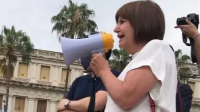 Piden declarar a Patricia Bullrich persona no grata por querer entregar las Islas Malvinas a Pfizer Piden declarar a Patricia Bullrich persona no grata por querer entregar las Islas Malvinas a Pfizer