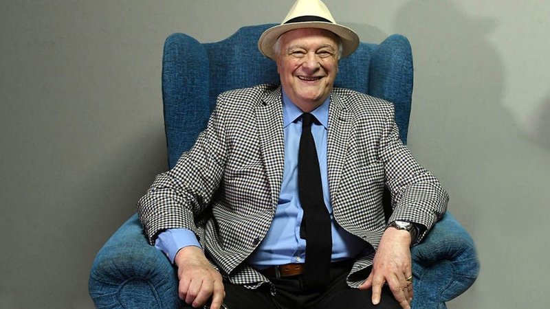 Tras 60 años de carrera, Héctor Larrea anunció su retiro de la radio