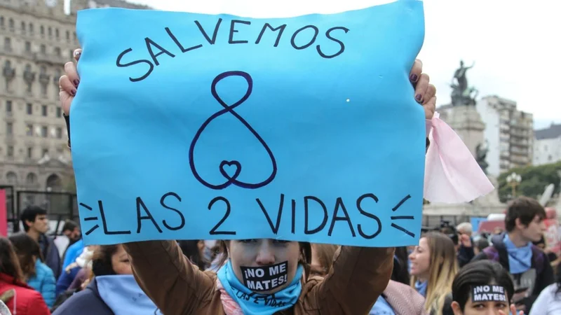 Una aplicación provida "invita" a adoptar a un "niño por nacer"