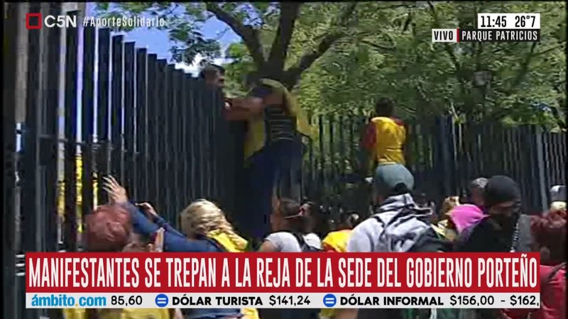 Tensión en el gobierno porteño: Castells, decepcionado porque no lo recibió Larreta 