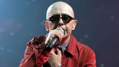 El Indio Solari cantando El Indio Solari cantando