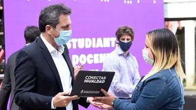 Massa destacó a la educación pública en medio de la polémica por los dichos de Acuña Massa destacó a la educación pública en medio de la polémica por los dichos de Acuña