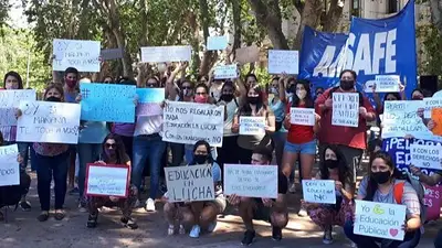Contundente movilización de docentes contra una medida de Omar Perotti Contundente movilización de docentes contra una medida de Omar Perotti