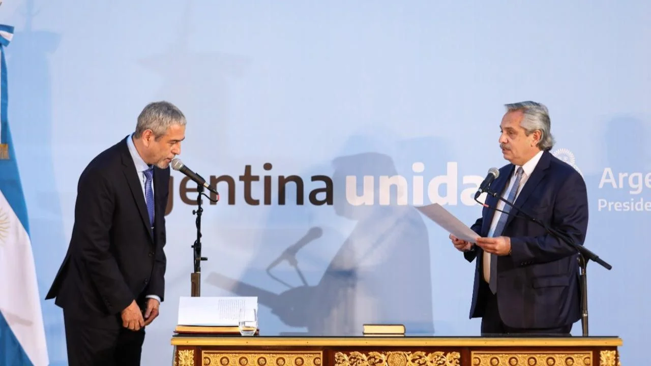Alberto Fernández le tomó juramento a Ferraresi como ministro 