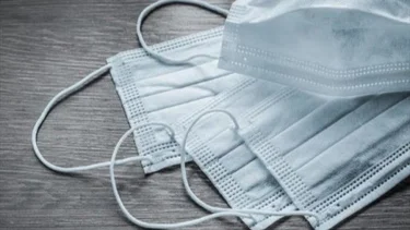 La ANMAT prohibió una marca de barbijos y un aceite de oliva