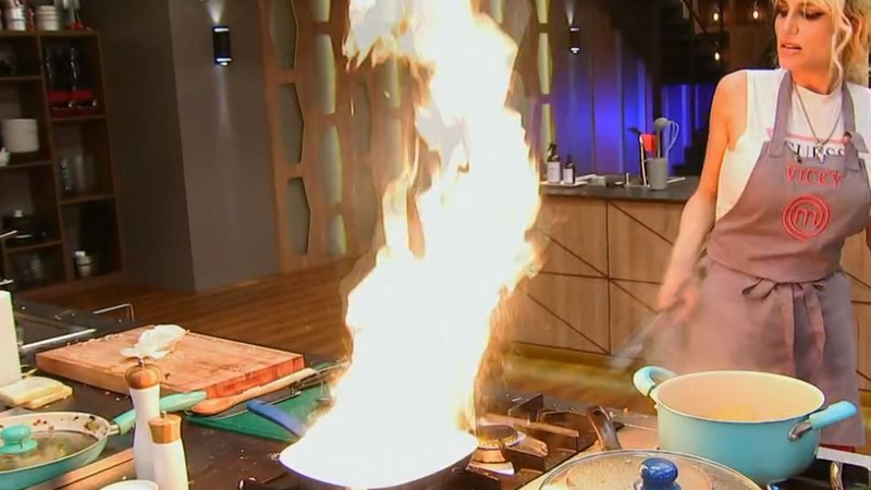 Vicky Xipolitakis y un dramático incendio en su vuelta a MasterChef Vicky Xipolitakis y un dramático incendio en su vuelta a MasterChef