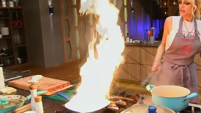 Vicky Xipolitakis y un dramático incendio en su vuelta a MasterChef Vicky Xipolitakis y un dramático incendio en su vuelta a MasterChef