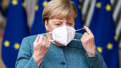Ángela Merkel, con barbijo. Ángela Merkel, con barbijo.