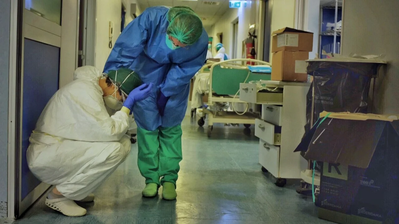 Qué es el síndrome de Burnout, el problema de los trabajadores de salud en pandemia