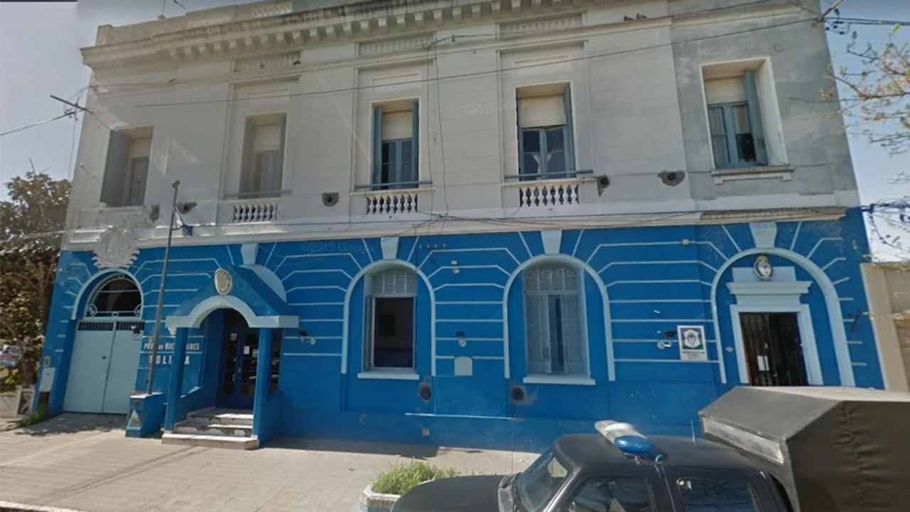 Investigan el abandono de dos niños traídos desde África en una comisaría de Bahía Blanca