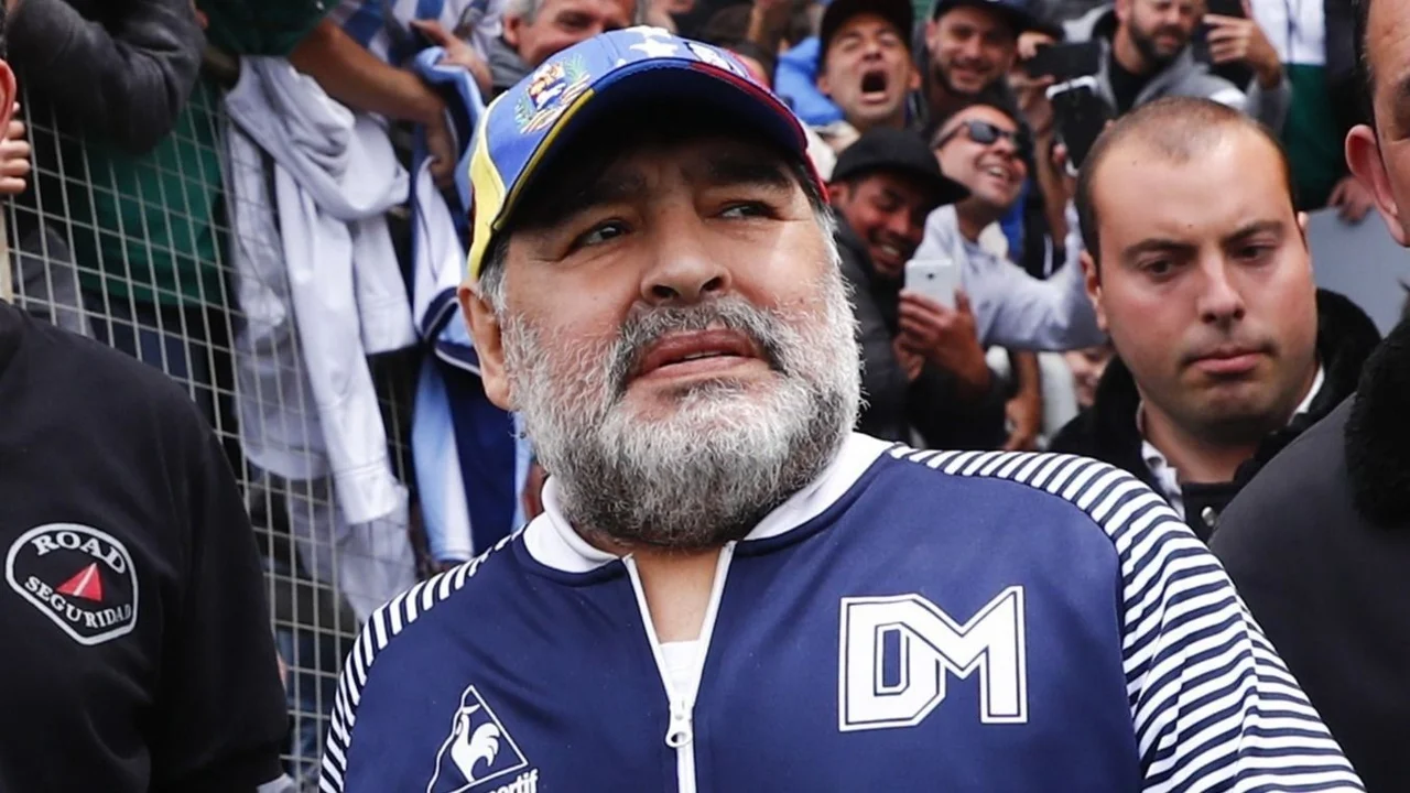 Murió Maradona: la provincia de Buenos Aires decretó tres días de duelo y Kicillof suspendió su agenda