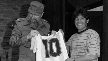 Maradona murió el mismo día que Fidel y a la edad de Néstor Kirchner