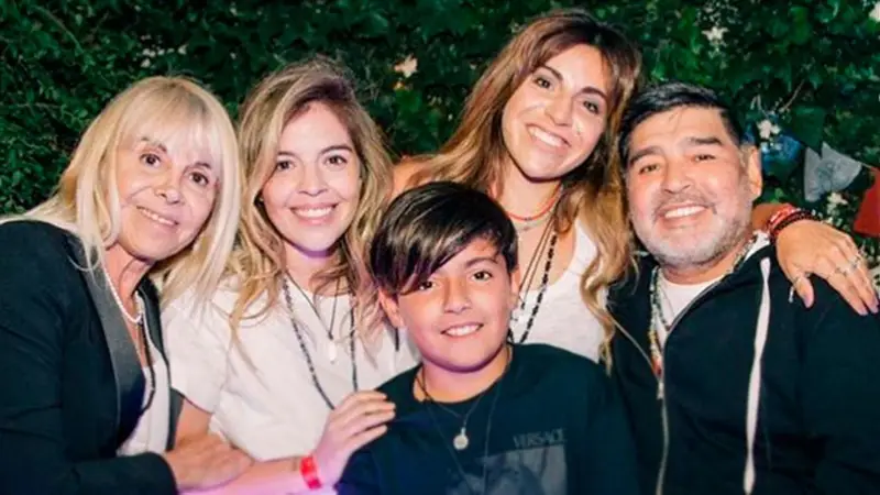 Murió Diego Maradona: su última foto con Claudia Villafañe