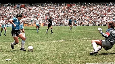 La teoría económica inspirada en los goles de Maradona a los ingleses en el Mundial del '86 La teoría económica inspirada en los goles de Maradona a los ingleses en el Mundial del '86
