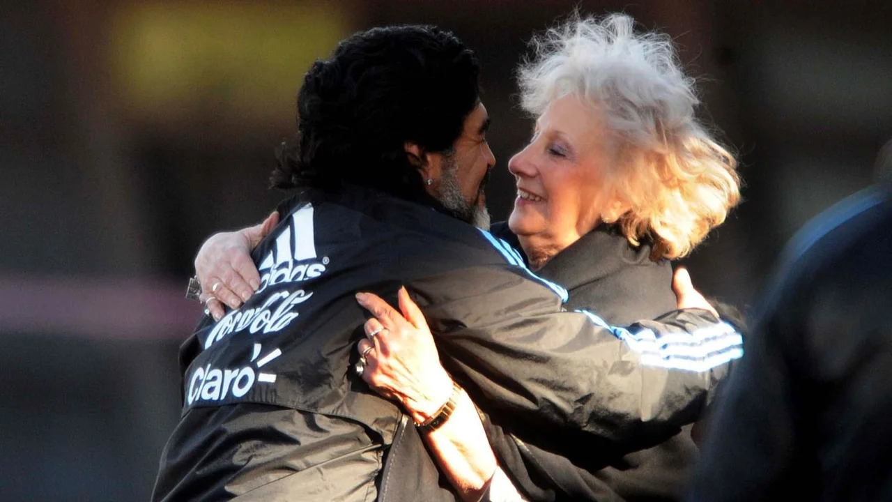 Diego Maradona y Estela de Carlotto